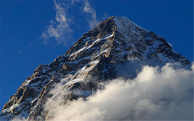 “倚天万里须长剑”雄踞天外,吞吐日月,睥睨宇宙写昆仑